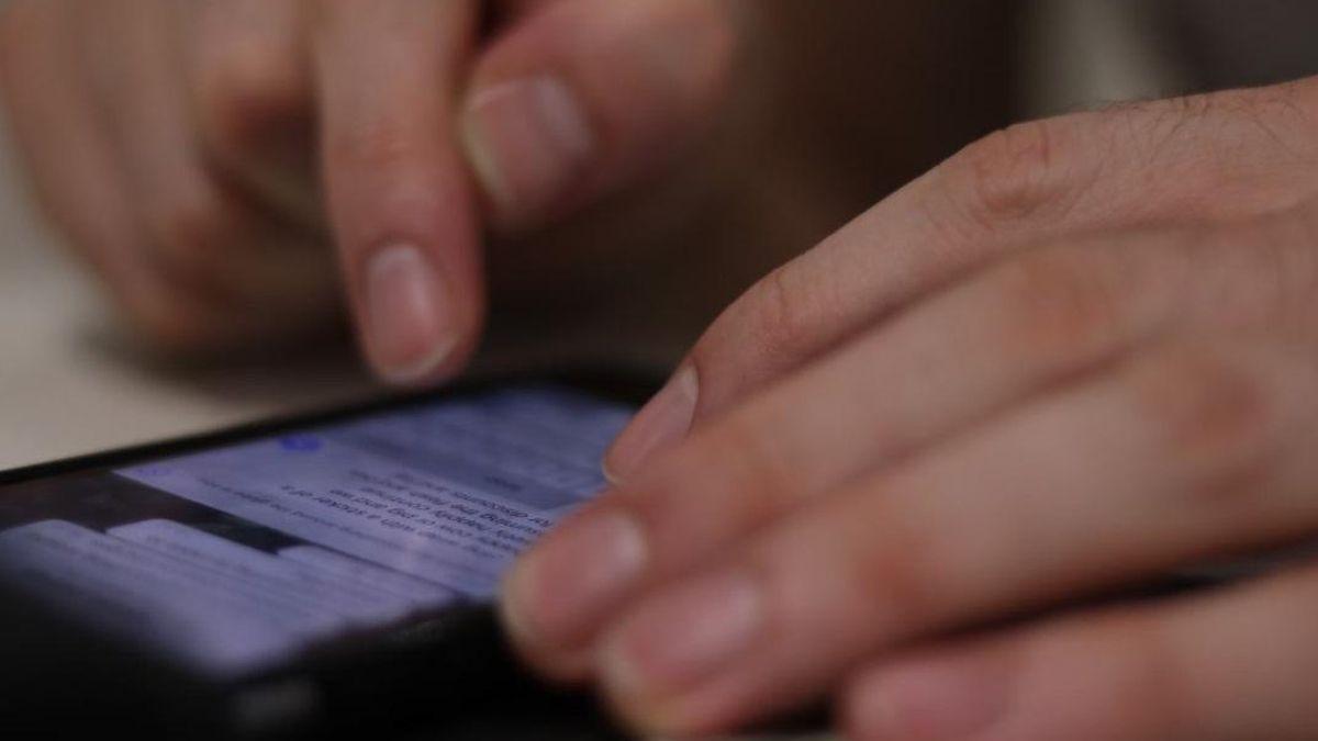 Cuida los fraudes invisibles: ¿cómo se gira tu teléfono? No importa