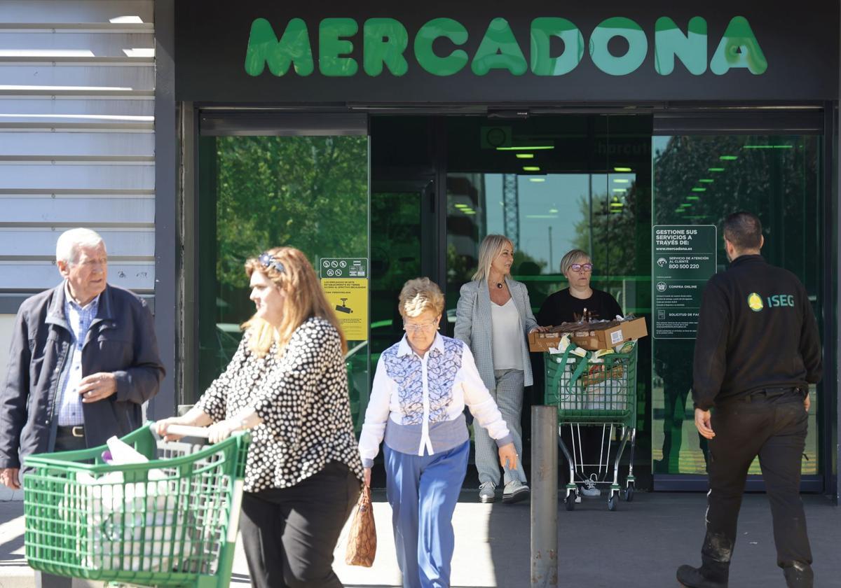 Este festivo, sábado 1 de noviembre, Mercadona abre sus oficinas con horario especial y cierra en Es...