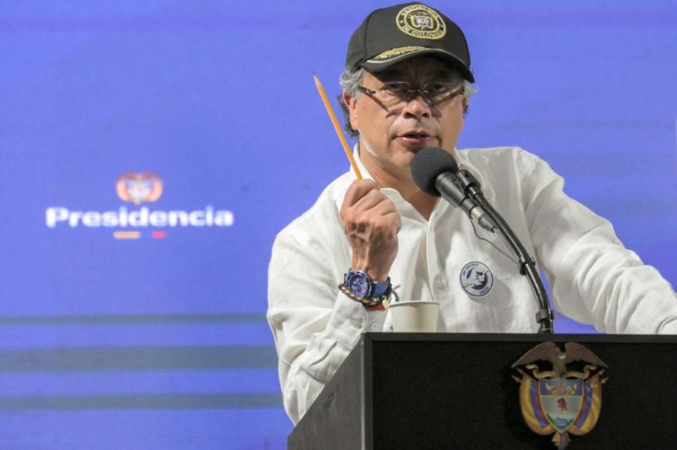 “Es falso”: Petro niega existencia de relación entre inteligencia colombiana y guerrilla - Sawa