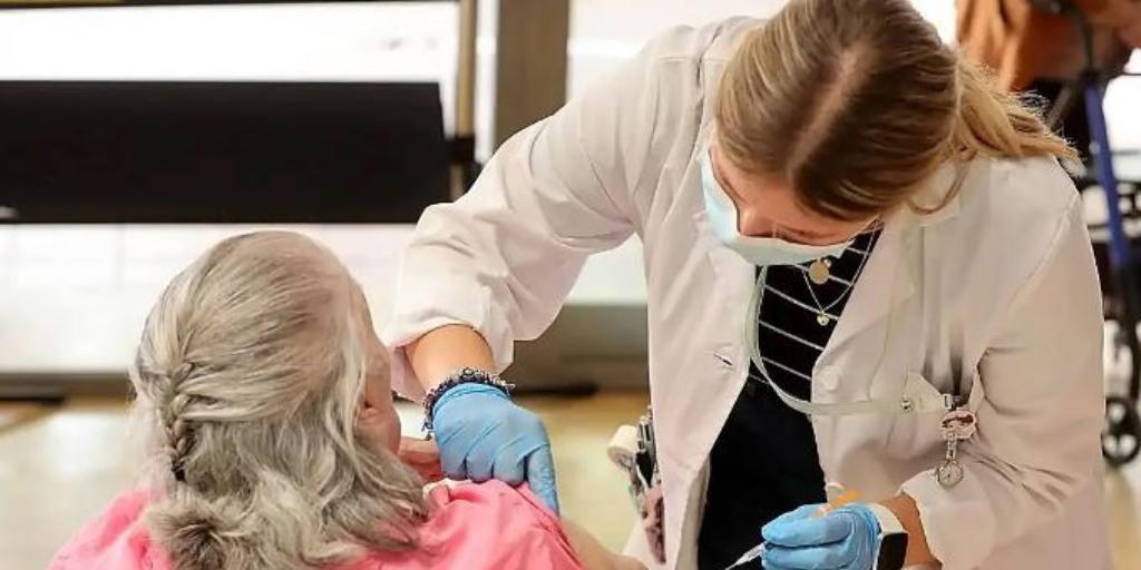 Andalucía activa planes de acción contra la propagación de la gripe y recomienda ahora el uso de mas...
