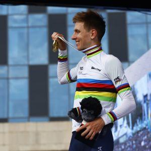 Plan deportivo Tadej Pogacar, rey indiscutible del ciclismo mundial