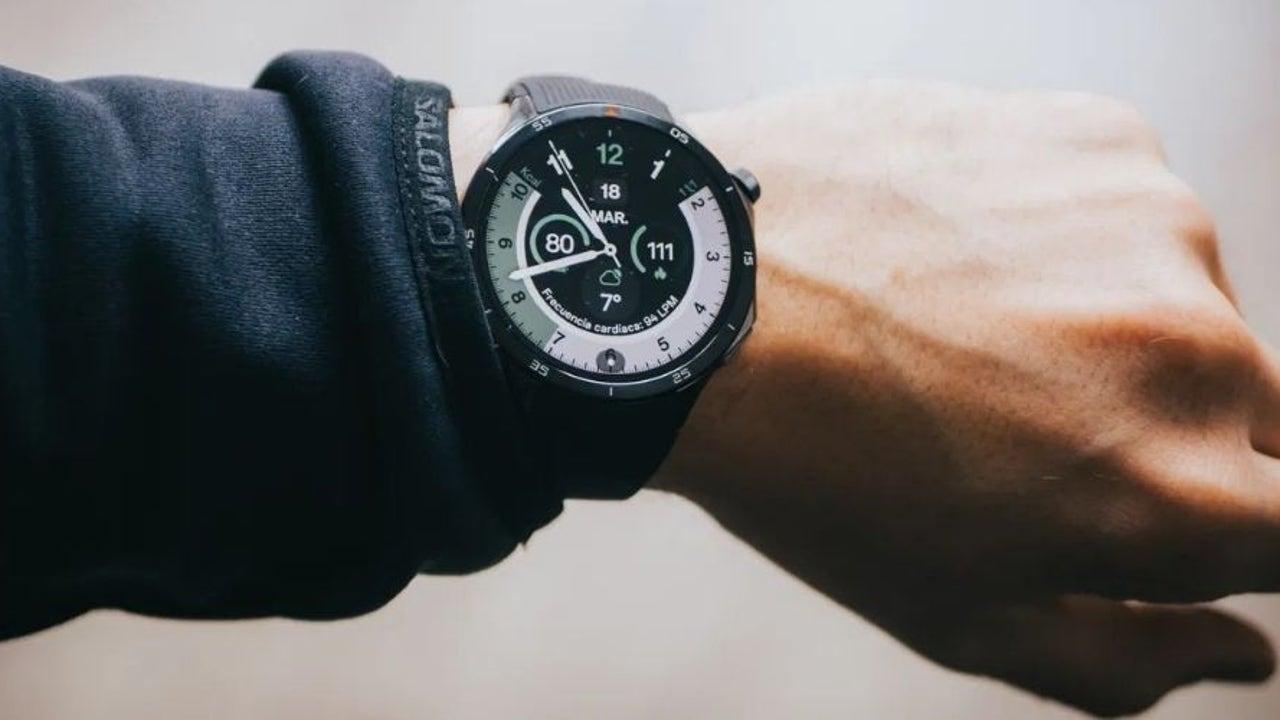 Snapdragon W5, con sistemas operativos de doble frecuencia y GPS: este reloj inteligente se descarga en los dientes